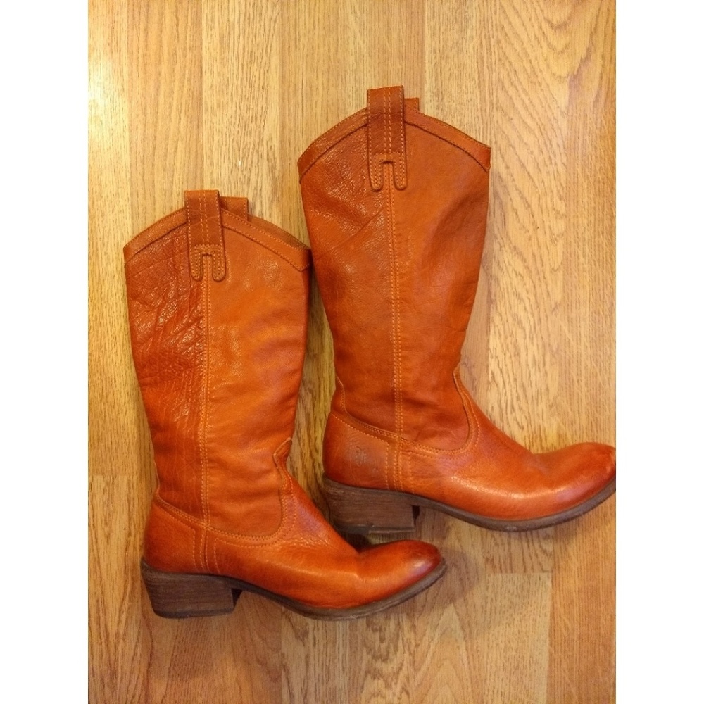 Frye Carson Pull On Leather Boots in Spice